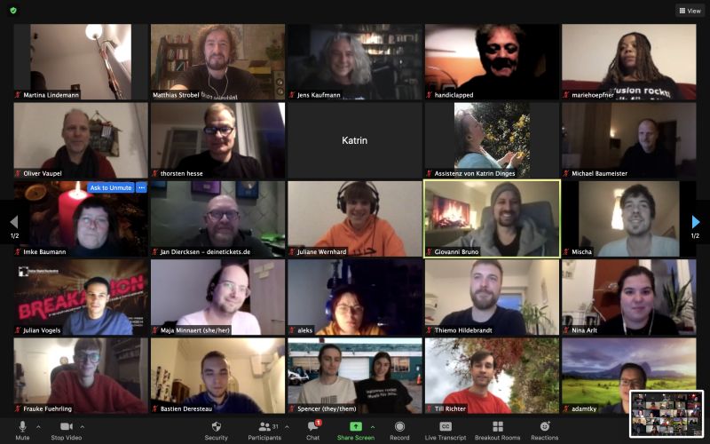 Bildschirmfoto der Online-Konferenz bei der 24 Teilnehmende mit Webkamere zugeschaltet sind