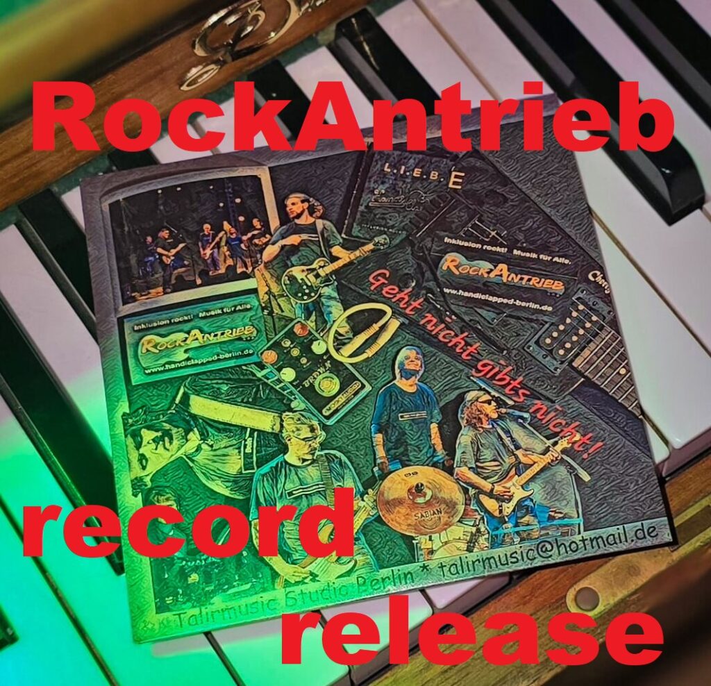 die neue CD liegt auf den Tasten eines Klaviers